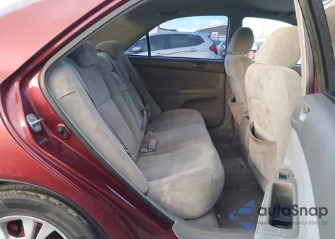 2004 Toyota Camry Le V6 z USA, uszkodzony, nr VIN 4T1BF32K14U074092